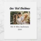 私たちの最初のクリスマスカップル写真 名前 ミスター＆ミセス モッド ワインラベル (シングルラベル)