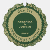 私たちの最初のクリスマス一緒に金ゴールドリース緑 –  オーナメントカード (正面)