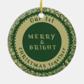 私たちの最初のクリスマス一緒に金ゴールドリース緑 –  セラミックオーナメント (裏面)
