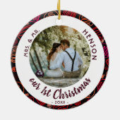 私たちの最初のクリスマス新婚カップルの写真 セラミックオーナメント (裏面)