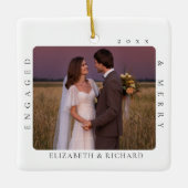 私たちの最初のクリスマス最小モダン婚約者&メリー セラミックオーナメント (正面)