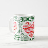 私たちの最初のクリスマス赤いハートコーヒーティーマグカップ。 コーヒーマグカップ (正面左)