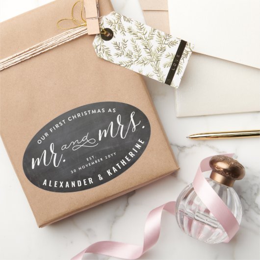 私たちの最初のクリスマス Mr. & Mrs. チョークボードウェディング 楕円形シール (ギフト)