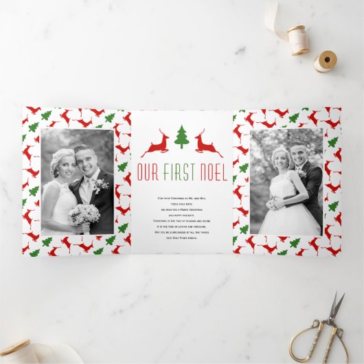 私たちの最初のノエルの鹿の木の新しいクリスマスの写真 三つ折りクリスマスカード (内部)