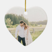 私たちの最初のバレンタインデーの贈り物 |写真パーソナライズされた セラミックオーナメント (裏面)