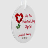 私たちの最初のバレンタインデーパーソナライズされたオーナメント オーナメント (正面)