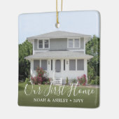 私たちの最初のホーム2写真引っ越し祝いパーティー白いスクリプト セラミックオーナメント (左)