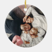 私たちの最初の世界的大流行のクリスマス休日の写真 セラミックオーナメント (裏面)