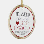 私たちの最初の婚約したクリスマス セラミックオーナメント (右)