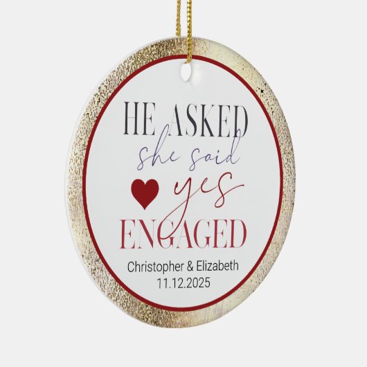 私たちの最初の婚約したクリスマス セラミックオーナメント (右)