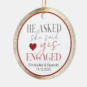 私たちの最初の婚約したクリスマス セラミックオーナメント (左)