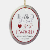 私たちの最初の婚約したクリスマス セラミックオーナメント (右)