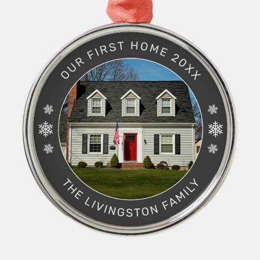 私たちの最初の家の木炭グレーパーソナライズされた写真 メタルオーナメント (正面)