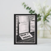 私たちの最初の家の玄関マット写真 ポストカード (スタンド正面)