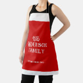 私たちの最初の家へ ようこそ タイポグラフィー 赤 白 エプロン (インサイチュ)