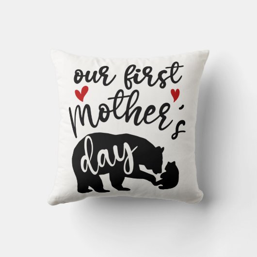 私たちの最初の母の日のハートママベアギフト1/2 クッション (裏面)