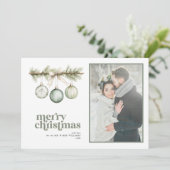 私たちの最初の結婚したクリスマスパインオーナメント写真 シーズンカード (スタンド正面)