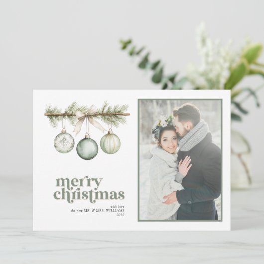 私たちの最初の結婚したクリスマスパインオーナメント写真 シーズンカード (スタンド正面)