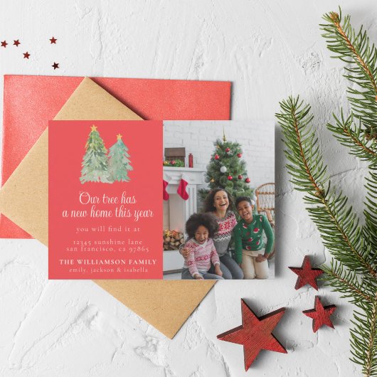私たちの木は新しい家の家族のクリスマスカードを持っている 招待状