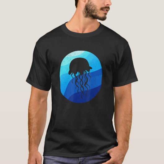 私たちの未来を守る為に海洋を守ろうTシャツ クラゲ Tシャツ (正面)