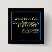 私たちの民主主義に対する恐怖I異議の広場 缶バッジ (正面)