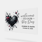 私たちの特別な日へようこそ ゴシック ブラックローズとハート アクリルサイン (傾斜)