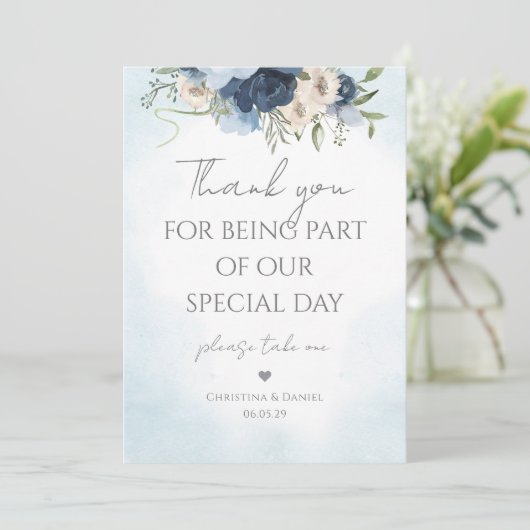 私たちの特別な1日に参加してくれてありがとう フローラル ブルー 招待状 (スタンド正面)