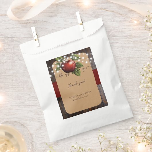 私たちの目の中のリンゴ ラスティック オータム ベイビー シャワー フェイバーバッグ (クリップ留めされた状態)