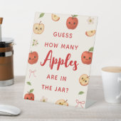 私たちの目の赤ちゃんシャワーのリンゴは、どれだけのリンゴを推測 台座サイン (インサイチュ)