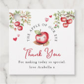 私たちの目の赤ちゃんシャワーの甘いリンゴ フェイバータグ (正面)