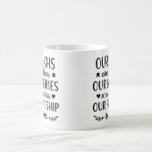 私たちの笑いは無限大　友情の引用 コーヒーマグカップ (中央)