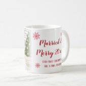 私たちの結婚した初めてのクリスマスメリー、ミスター&マグ コーヒーマグカップ (正面右)