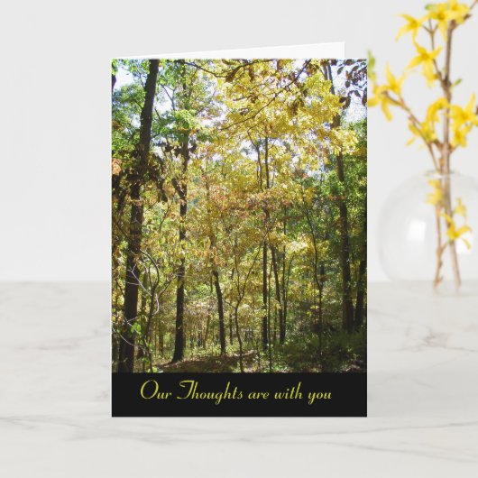 私たちの考えは、あなたと一緒に – 同情カード カード (黄色い花)