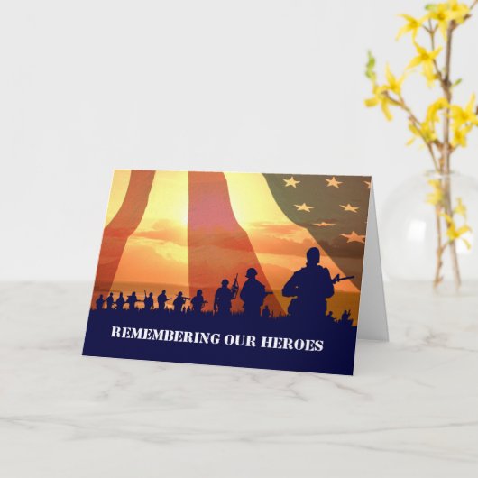 私たちの英雄を思い出す 軍事用グリーティングカード カード (黄色い花)