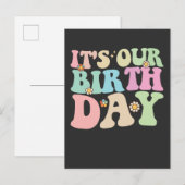 私たちの誕生日ツインズグルービーレトロ インビテーションポストカード (正面/裏面)