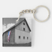 私たちの農家の旗 – 米国国旗と納屋 キーホルダー (裏面)