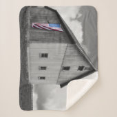 私たちの農家の旗 – 米国国旗と納屋 シェルパブランケット (正面)