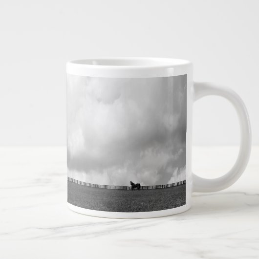 私たちの農家の旗 – 米国国旗と納屋 ジャンボコーヒーマグカップ (右)