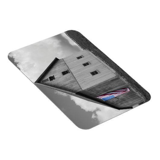 私たちの農家の旗 – 米国国旗と納屋 マグネット (右側)