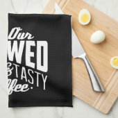 私たちの醸造された新鮮で美味しいコーヒーを試す キッチンタオル (四つ折り)