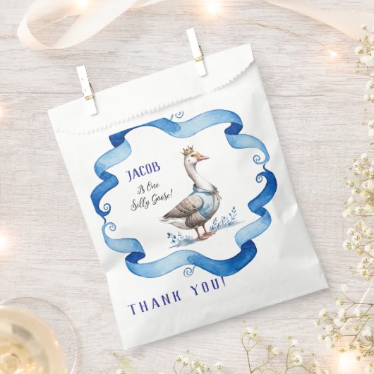 私たちの間抜けガチョウは一つの誕生日ゲストブックを回している フェイバーバッグ (クリップ留めされた状態)
