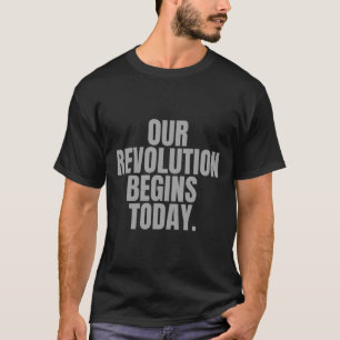 私たちの革命は今日から始まる。 Tシャツ