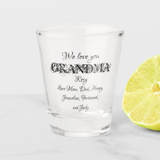 私たちはあなたのおばあちゃんモダンのカスタム家族の名前かわいい ショットグラス (正面)