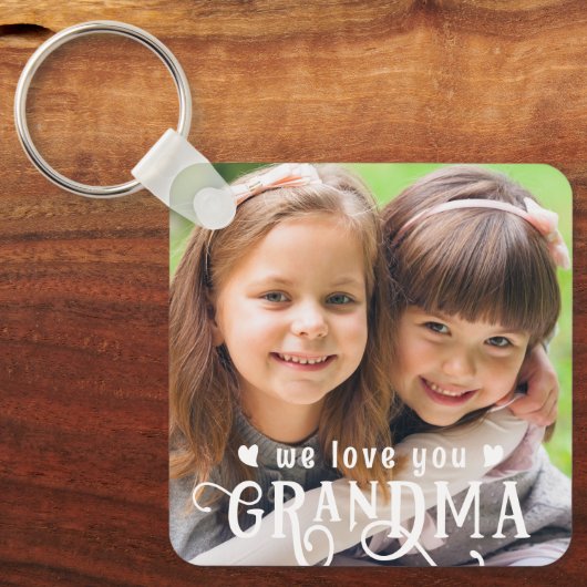 私たちはあなたのおばあちゃん写真カスタム色が大好き キーホルダー (正面)