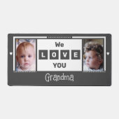 私たちはあなたのおばあちゃん2フォトグレイ白が大好き デスクマット (正面)