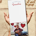 私たちはあなたの祖母を愛する写真を追加 マグネットノートパッド<br><div class="desc">リスト愛好家のための磁気ノートパッド！この紙パッドに子供の写真を追加しカスタムて、食料品のリストをアップ与えグレードに！家族や友人、特にGrandmasのための素晴らしい贈り物!!</div>