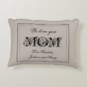 私たちはあなたを愛するママの子供の名前かわいいシック素朴な アクセントクッション (裏面)