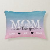 私たちはあなたを愛するママ3つの写真のコラージュと名前 アクセントクッション (正面)