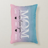 私たちはあなたを愛するママ3つの写真のコラージュと名前 アクセントクッション (正面(垂直))