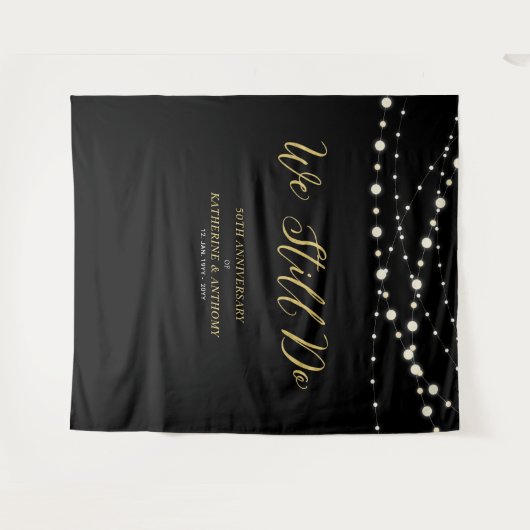 私たちはいまだに愛し合っている | ストリングライト 結婚記念日 タペストリー (正面(横))